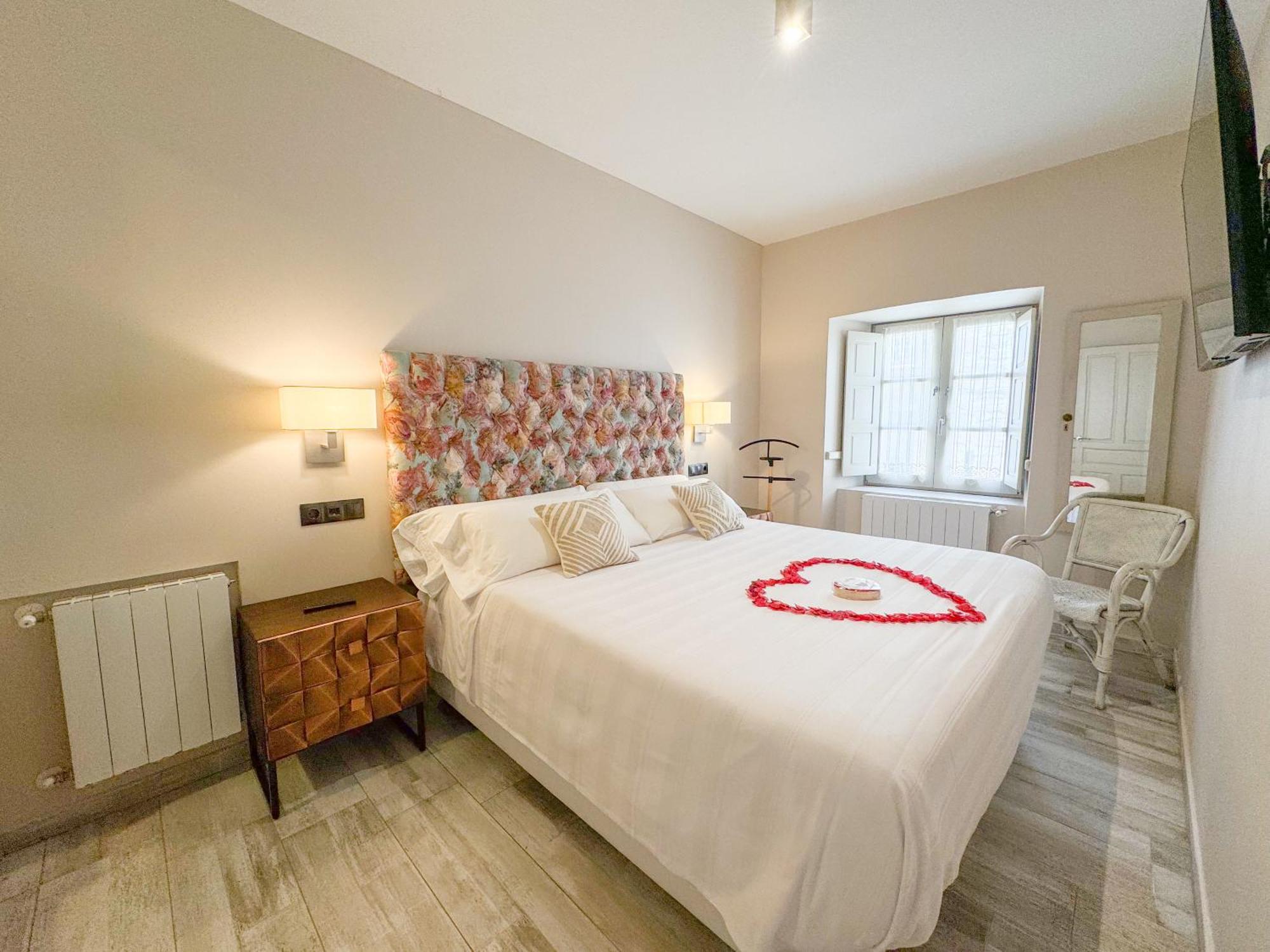 Akla Suites Con Jacuzzi Santillana Santillana del Mar Exteriér fotografie